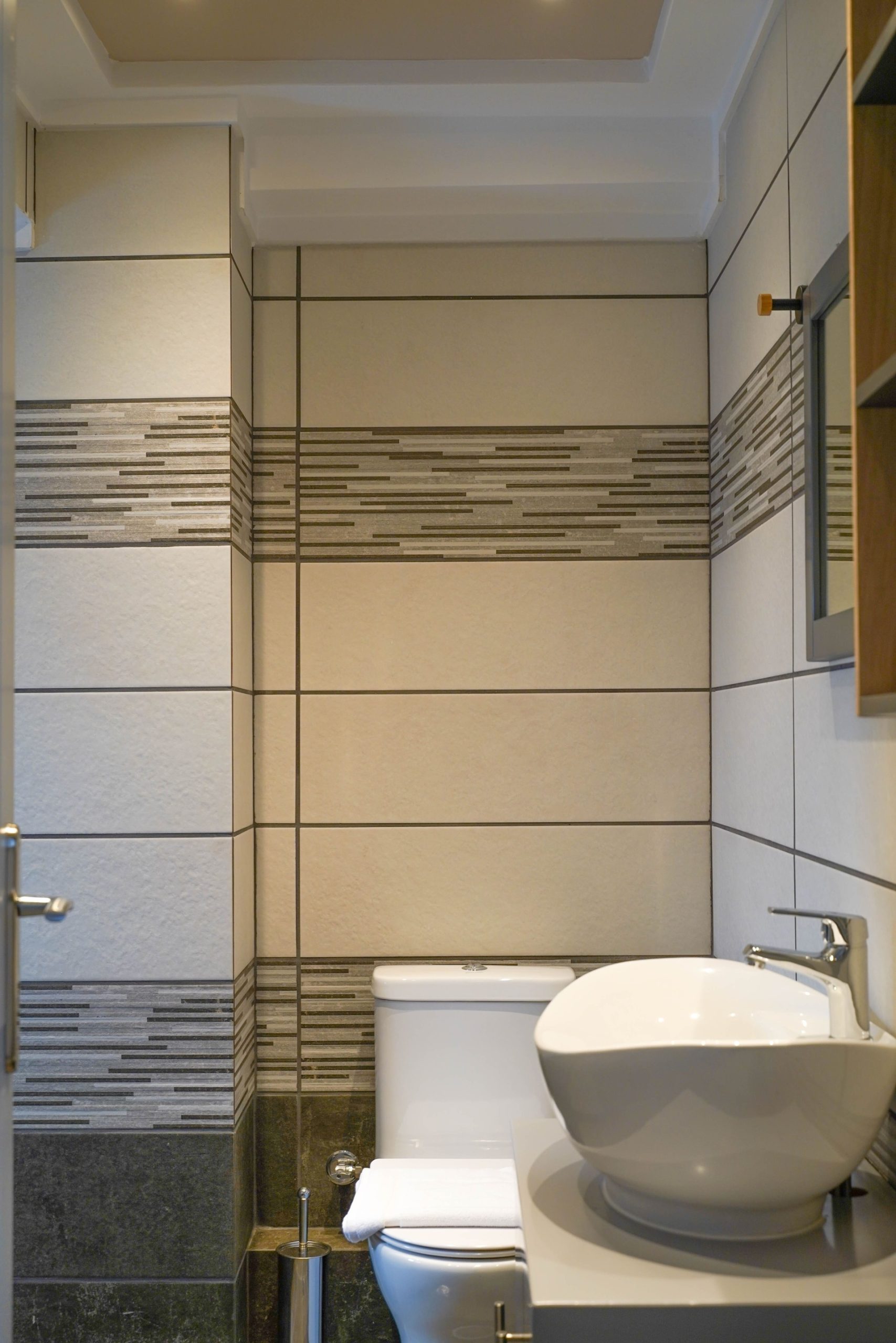 LOW- COST UNDERGROUND COMFORT