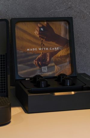 NESPRESSO COFFEE MACHINE